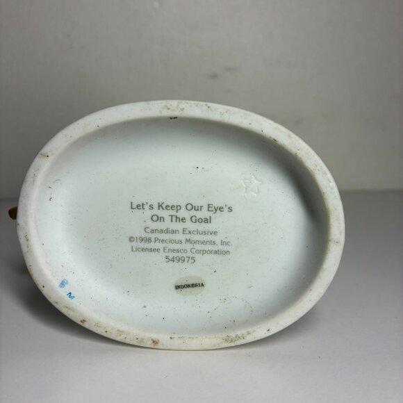 Precious Moments Enesco "Let's Keep Our Eye's on the Goal" figurine 1998 - Picture 5 of 5